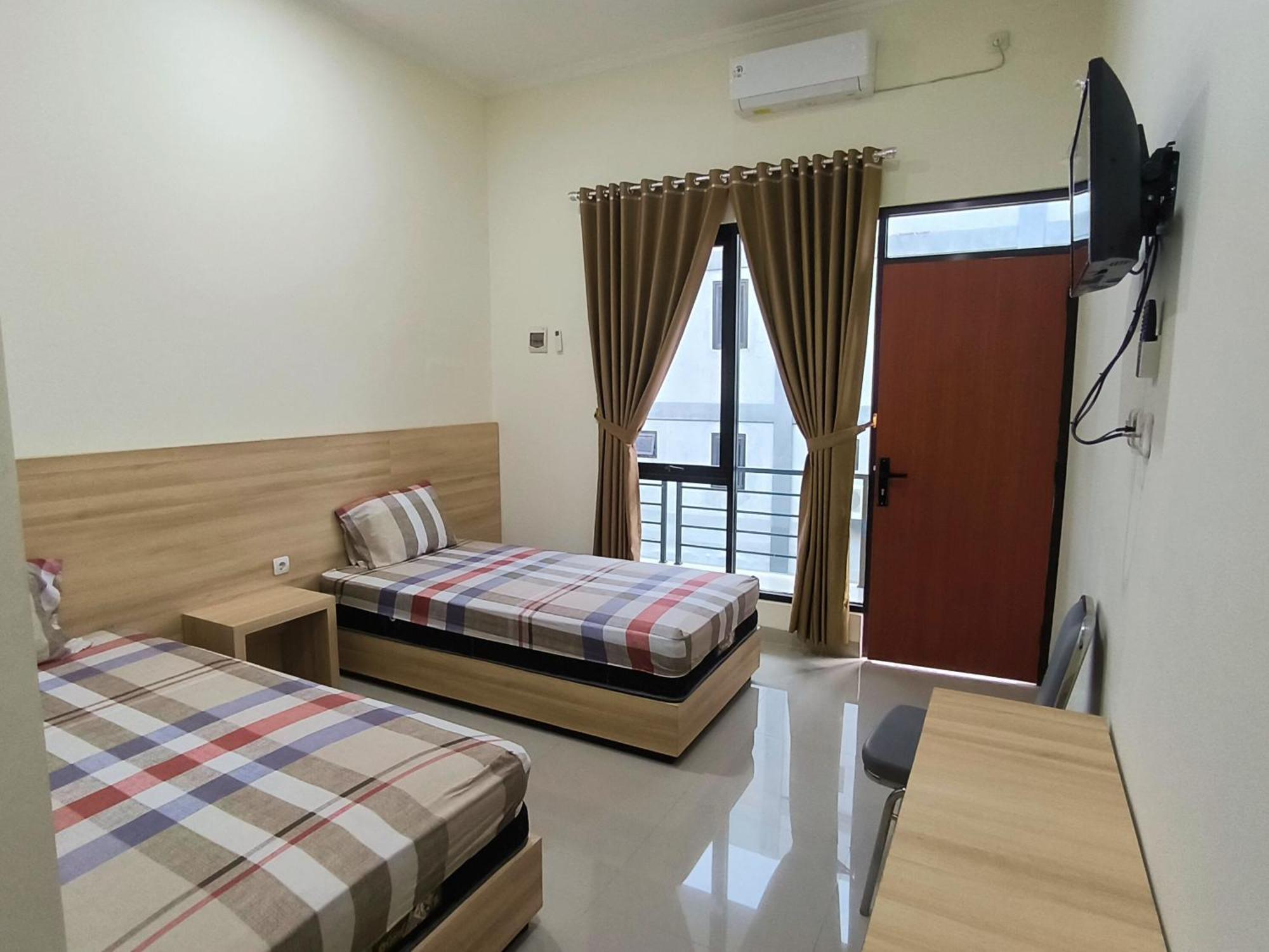 Tentrem Guesthouse Baru Pati Exterior foto