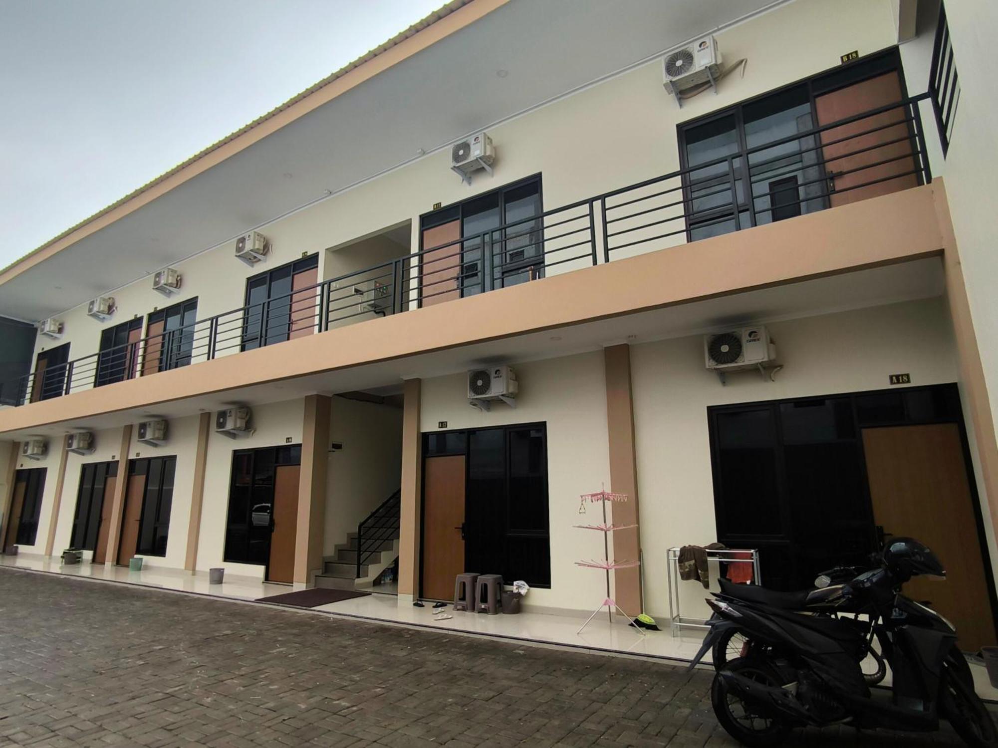 Tentrem Guesthouse Baru Pati Exterior foto