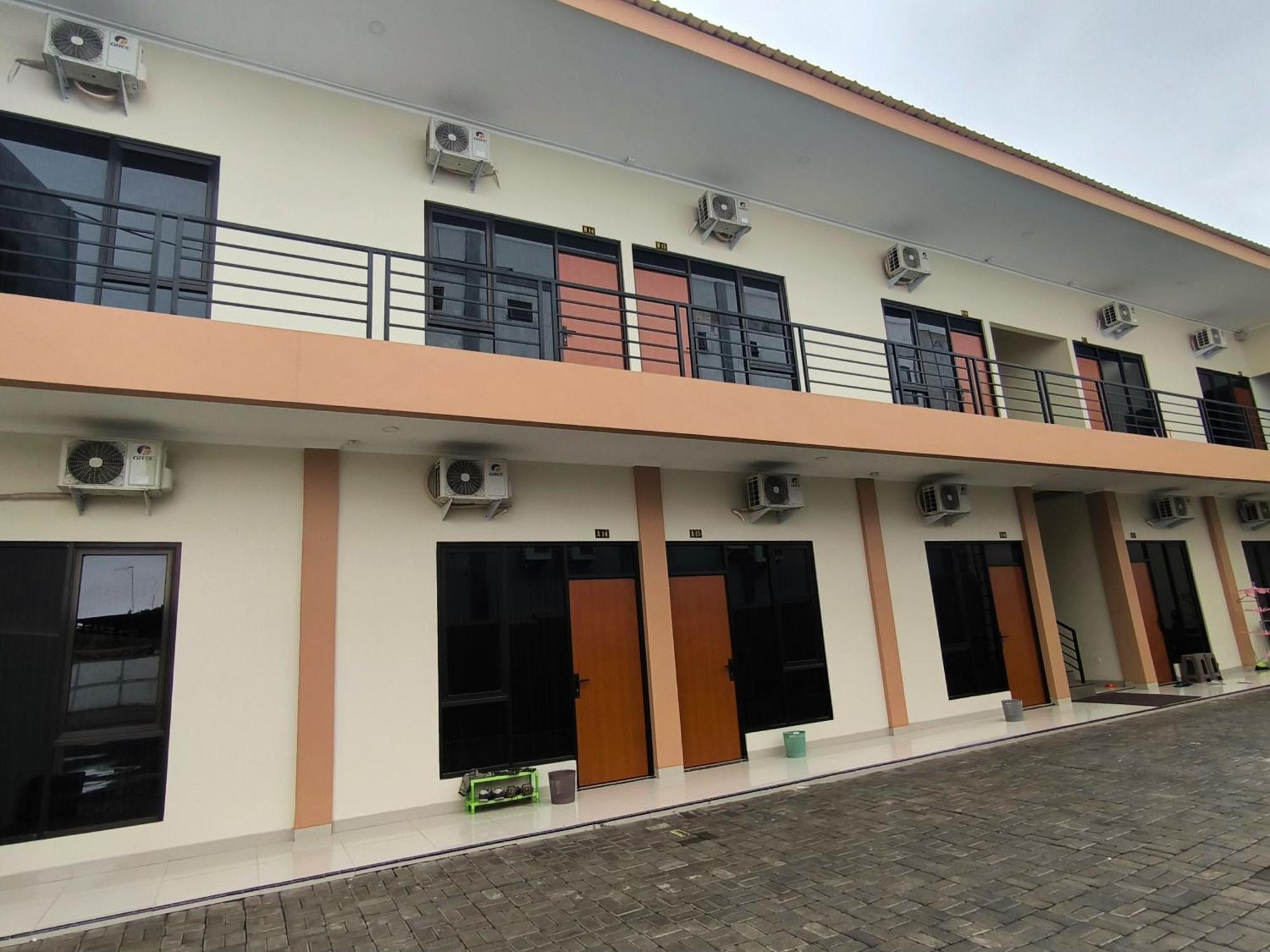 Tentrem Guesthouse Baru Pati Exterior foto